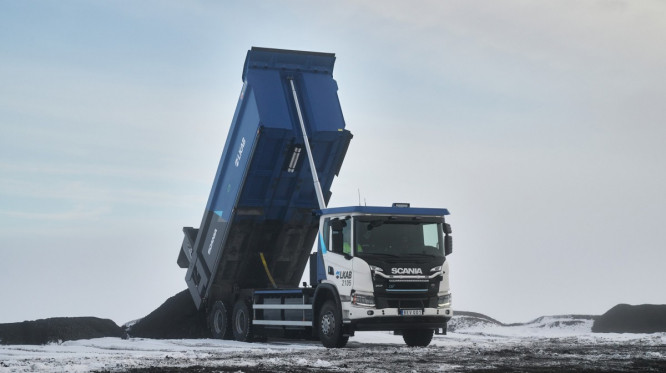Scania’s electric heavy tipper in Swedish mine